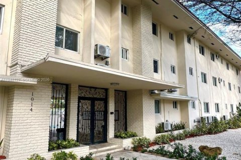 Condominio en alquiler en Coral Gables, Florida, 1 dormitorio, 38.09 m2 № 2004174 - foto 3