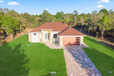 House in Lehigh Acres, Florida 3 bedrooms № 2030921