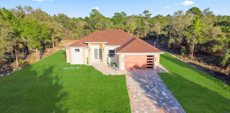 House in Lehigh Acres, Florida 3 bedrooms № 2030921