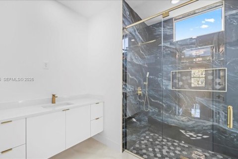 House in Lehigh Acres, Florida 3 bedrooms № 2030921 - photo 11