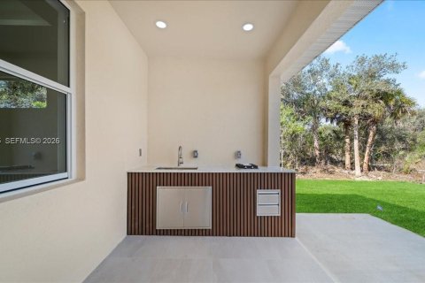 House in Lehigh Acres, Florida 3 bedrooms № 2030921 - photo 23