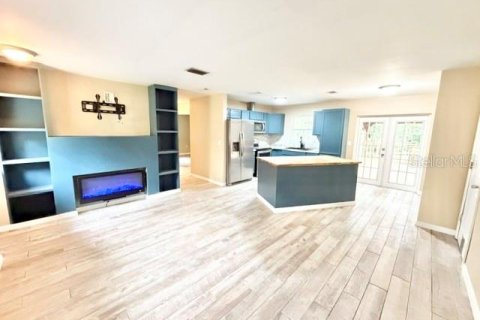 Villa ou maison à louer à DeLand, Floride: 2 chambres, 144.18 m2 № 2429663 - photo 2
