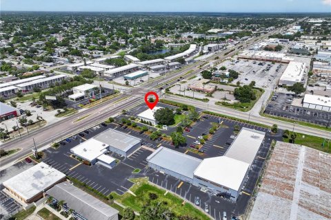 Commercial property in Port Richey, Florida № 2219442 - photo 7