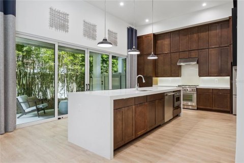 Townhouse in Winter Park, Florida 3 bedrooms, 240.15 sq.m. № 2140497 - photo 13