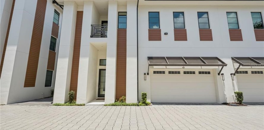 Townhouse in Winter Park, Florida 3 bedrooms, 240.15 sq.m. № 2140497