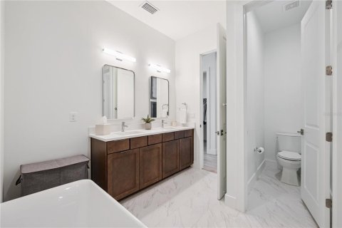 Townhouse in Winter Park, Florida 3 bedrooms, 240.15 sq.m. № 2140497 - photo 25