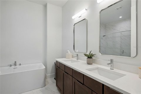 Townhouse in Winter Park, Florida 3 bedrooms, 240.15 sq.m. № 2140497 - photo 24