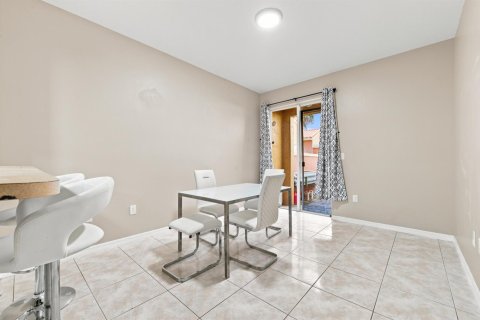 Touwnhouse à louer à Pembroke Pines, Floride: 3 chambres, 129.23 m2 № 2268130 - photo 17