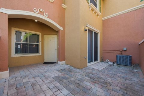 Touwnhouse à louer à Pembroke Pines, Floride: 3 chambres, 129.23 m2 № 2268130 - photo 5