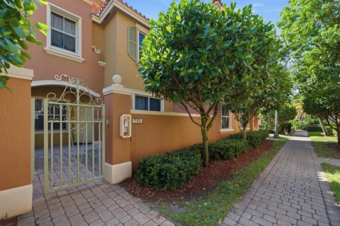 Touwnhouse à Pembroke Pines, Floride 3 chambres, 129.23 m2 № 2268130