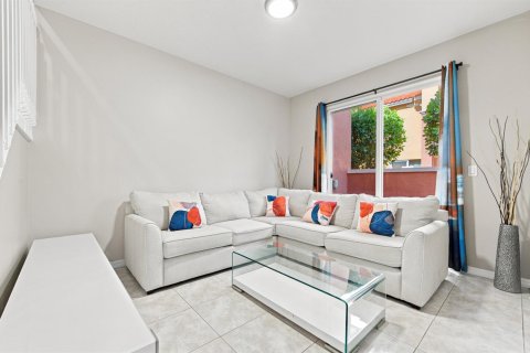 Touwnhouse à louer à Pembroke Pines, Floride: 3 chambres, 129.23 m2 № 2268130 - photo 6