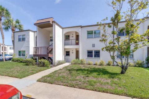 Condo in Seminole, Florida, 2 bedrooms № 2210235 - photo 2