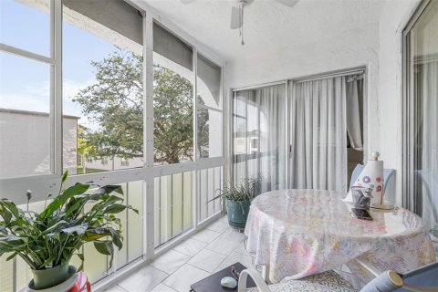 Condo in Seminole, Florida, 2 bedrooms № 2210235 - photo 14