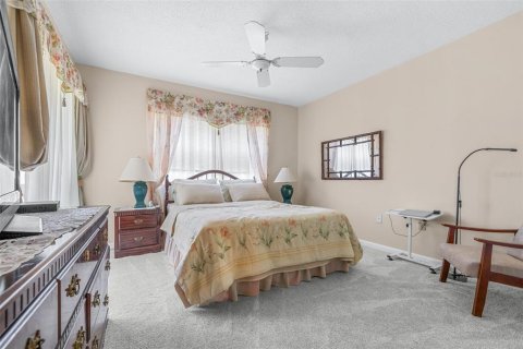 Condo in Seminole, Florida, 2 bedrooms № 2210235 - photo 16