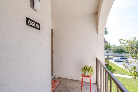 Condo in Seminole, Florida, 2 bedrooms № 2210235 - photo 5