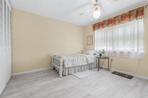 Condo in Seminole, Florida, 2 bedrooms № 2210235 - photo 21