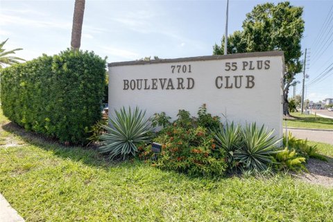Condo in Seminole, Florida, 2 bedrooms № 2210235 - photo 26