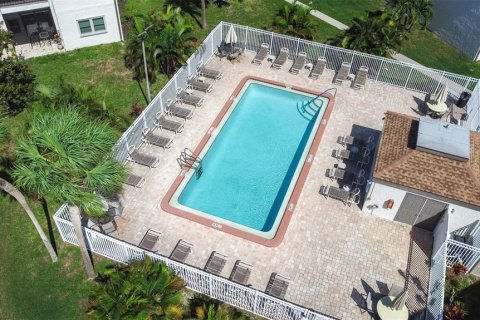 Condo in Seminole, Florida, 2 bedrooms № 2210235 - photo 30