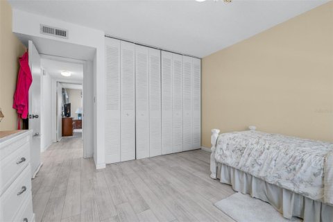 Condo in Seminole, Florida, 2 bedrooms № 2210235 - photo 22