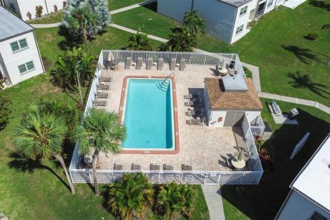 Condo in Seminole, Florida, 2 bedrooms № 2210235 - photo 29