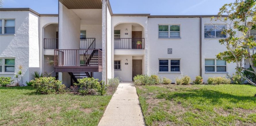 Condo in Seminole, Florida, 2 bedrooms № 2210235