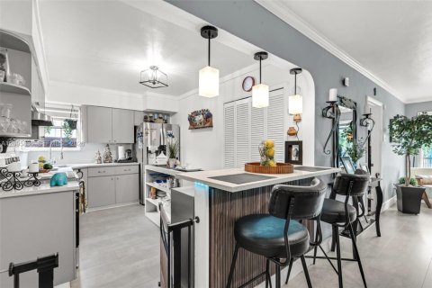 Casa en venta en Hialeah, Florida, 3 dormitorios, 105.35 m2 № 2387774 - foto 8