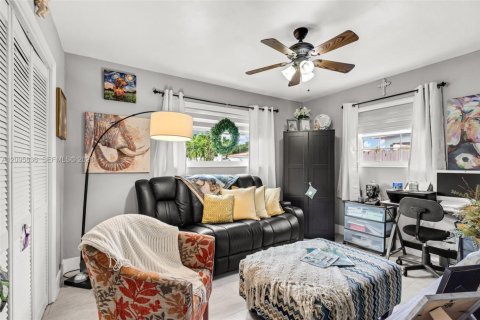 Casa en venta en Hialeah, Florida, 3 dormitorios, 105.35 m2 № 2387774 - foto 19