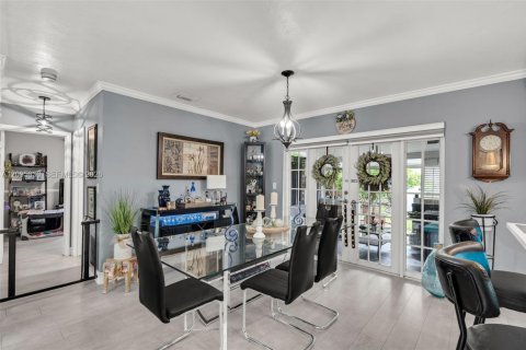 Casa en venta en Hialeah, Florida, 3 dormitorios, 105.35 m2 № 2387774 - foto 5