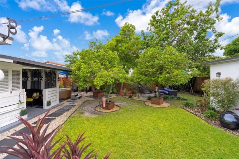 Casa en venta en Hialeah, Florida, 3 dormitorios, 105.35 m2 № 2387774 - foto 29