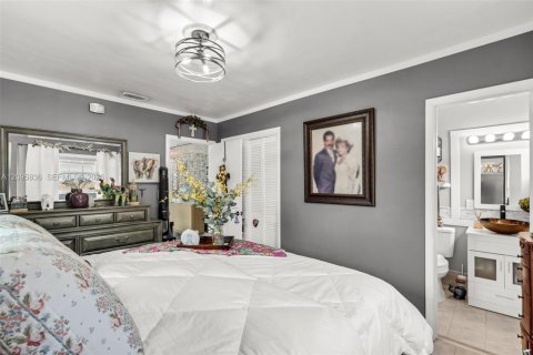 Casa en venta en Hialeah, Florida, 3 dormitorios, 105.35 m2 № 2387774 - foto 14