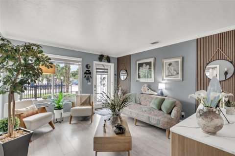 Casa en venta en Hialeah, Florida, 3 dormitorios, 105.35 m2 № 2387774 - foto 4