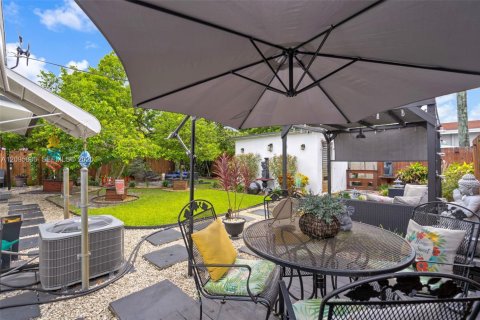 Casa en venta en Hialeah, Florida, 3 dormitorios, 105.35 m2 № 2387774 - foto 26