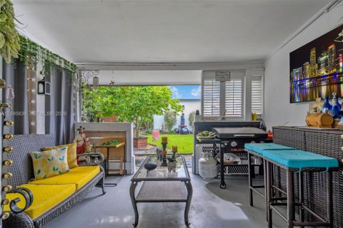 Casa en venta en Hialeah, Florida, 3 dormitorios, 105.35 m2 № 2387774 - foto 21