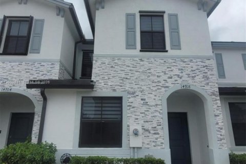 Townhouse in Miami, Florida 3 bedrooms, 141.21 sq.m. № 2068063