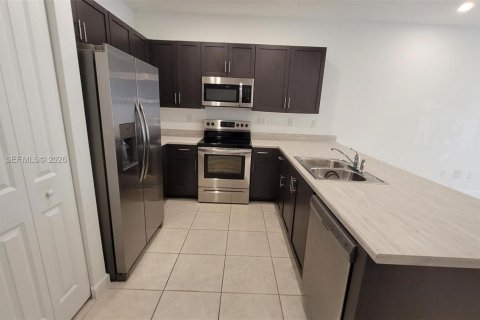 Adosado en alquiler en Miami, Florida, 3 dormitorios, 141.21 m2 № 2068063 - foto 5