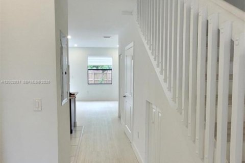 Adosado en alquiler en Miami, Florida, 3 dormitorios, 141.21 m2 № 2068063 - foto 6