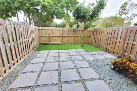 Adosado en alquiler en Miami, Florida, 3 dormitorios, 141.21 m2 № 2068063 - foto 20