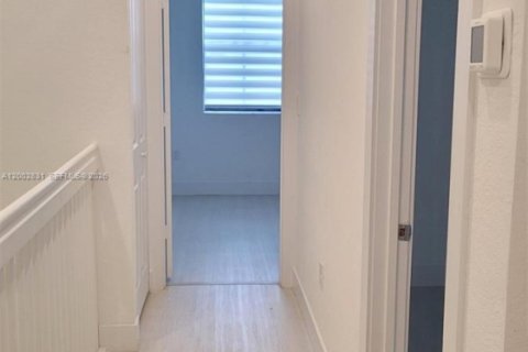 Adosado en alquiler en Miami, Florida, 3 dormitorios, 141.21 m2 № 2068063 - foto 13