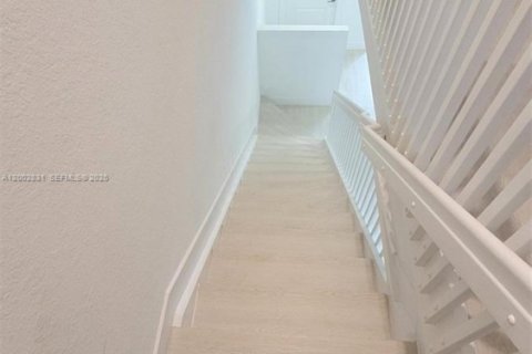 Adosado en alquiler en Miami, Florida, 3 dormitorios, 141.21 m2 № 2068063 - foto 18