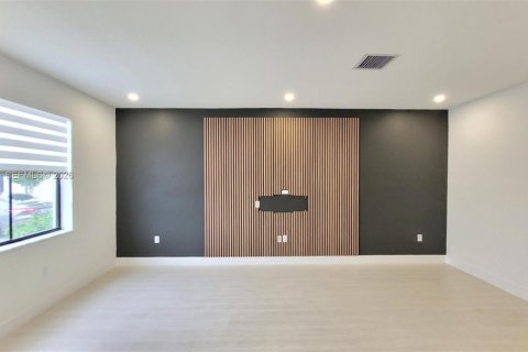 Adosado en alquiler en Miami, Florida, 3 dormitorios, 141.21 m2 № 2068063 - foto 2