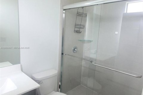 Adosado en alquiler en Miami, Florida, 3 dormitorios, 141.21 m2 № 2068063 - foto 9