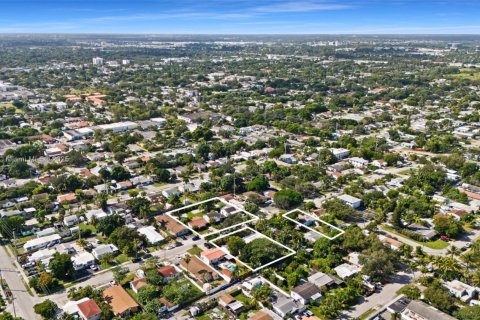 House in Hollywood, Florida 3 bedrooms, 128.02 sq.m. № 2013492 - photo 9