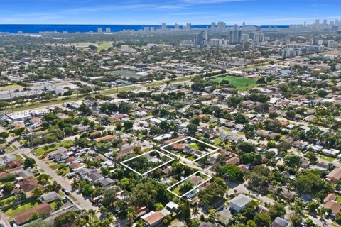 House in Hollywood, Florida 3 bedrooms, 128.02 sq.m. № 2013492 - photo 7