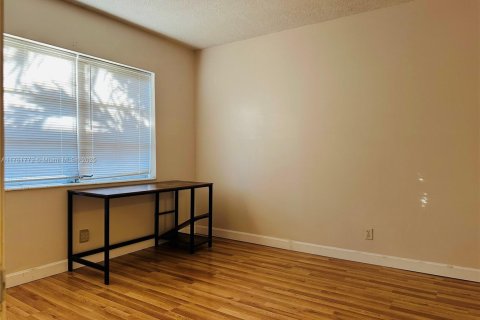 Condo in Lauderdale Lakes, Florida, 1 bedroom  № 1695892 - photo 9
