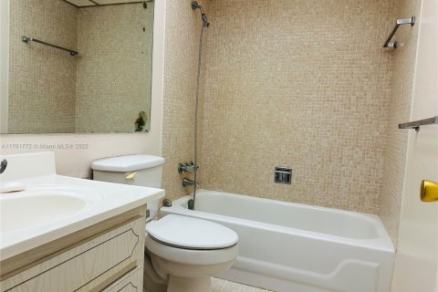 Condo in Lauderdale Lakes, Florida, 1 bedroom  № 1695892 - photo 11