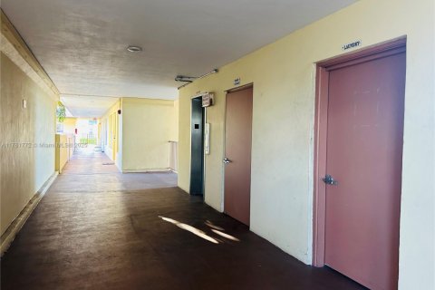 Condo in Lauderdale Lakes, Florida, 1 bedroom  № 1695892 - photo 17