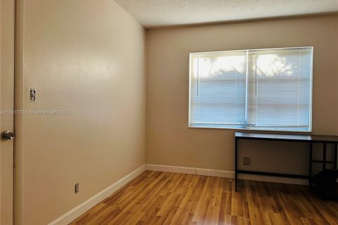 Condo in Lauderdale Lakes, Florida, 1 bedroom  № 1695892 - photo 8