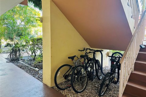 Condo in Lauderdale Lakes, Florida, 1 bedroom  № 1695892 - photo 18