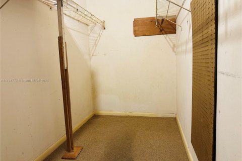 Condo in Lauderdale Lakes, Florida, 1 bedroom  № 1695892 - photo 10