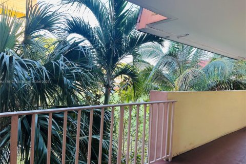 Condo in Lauderdale Lakes, Florida, 1 bedroom  № 1695892 - photo 15